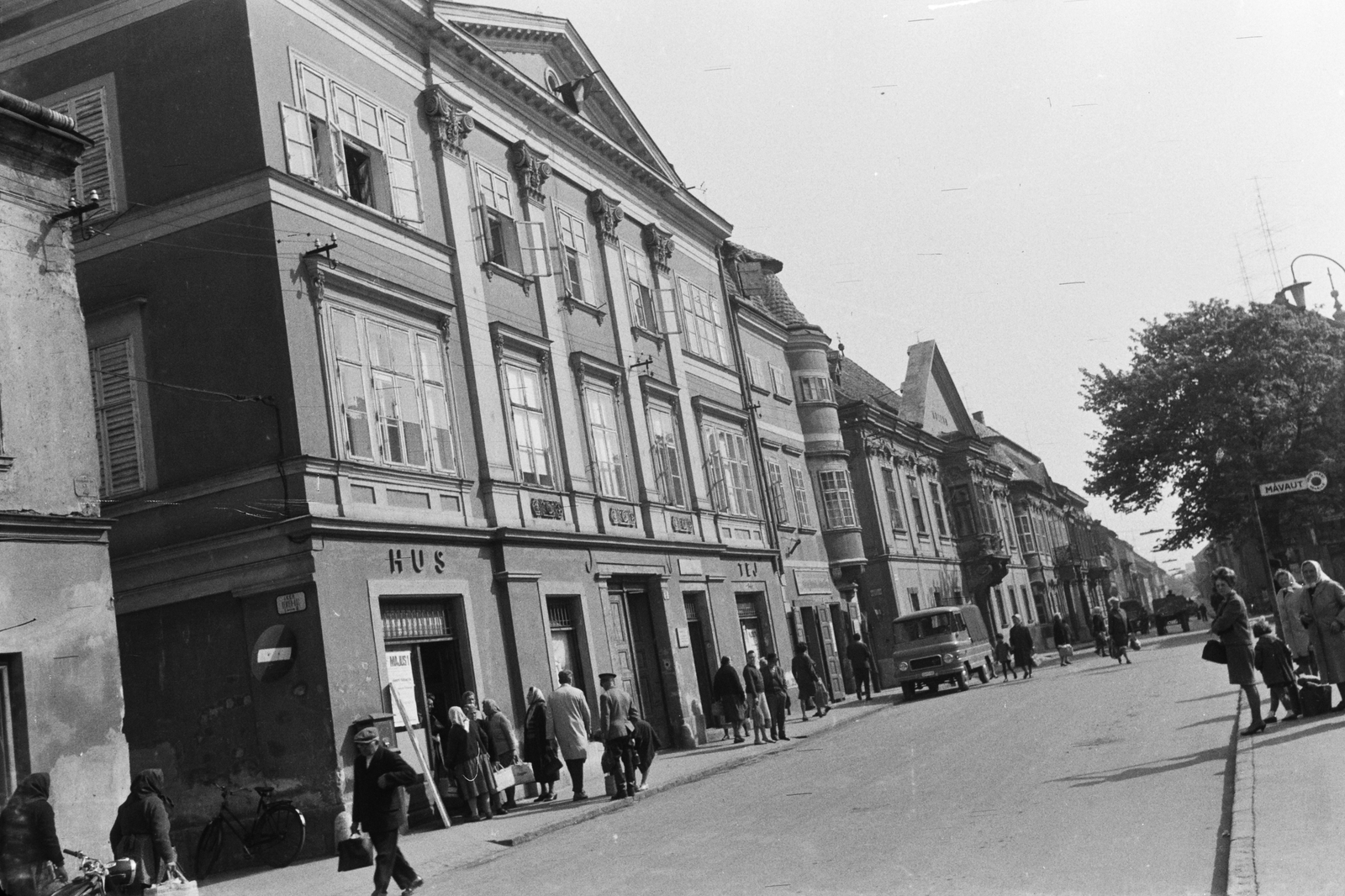 Hungary, Győr, Széchenyi tér a Rákóczi Ferenc utca felé nézve., 1964, Konok Tamás id, commercial vehicle, street view, Zuk-brand, bus stop, Polish brand, Fortepan #42933