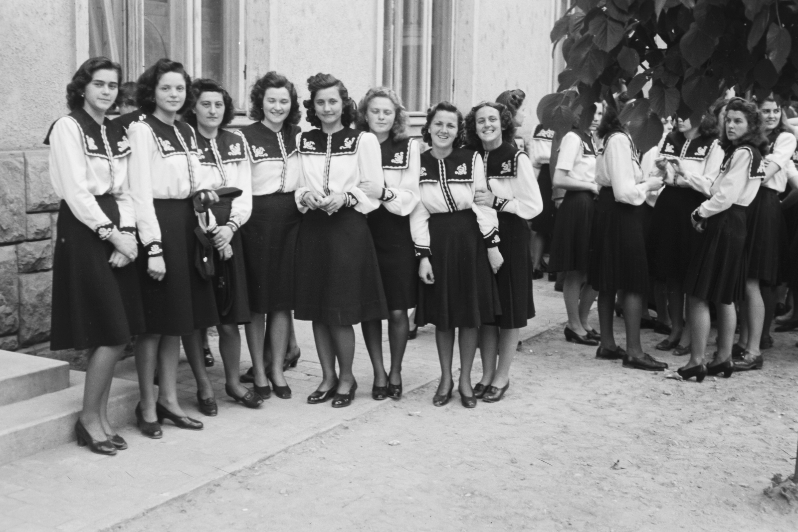 Hungary, Győr, Újkapu utca 2-4. Szent Orsolya Rend Hóman Ottó tanintézete., 1948, Konok Tamás id, education, tableau, graduation, Fortepan #43027