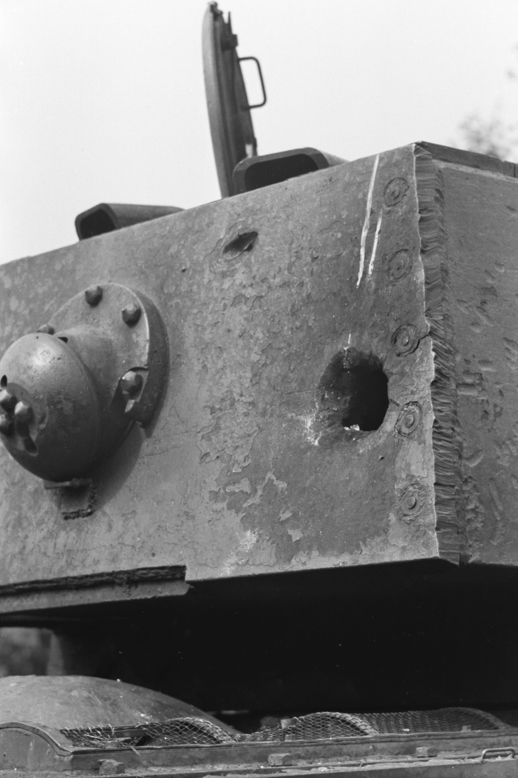 A szovjet hadsereg KV-1 típusú nehéz harckocsija., 1942, Konok Tamás id, Soviet brand, tank, second World War, wreck, Fortepan #43105