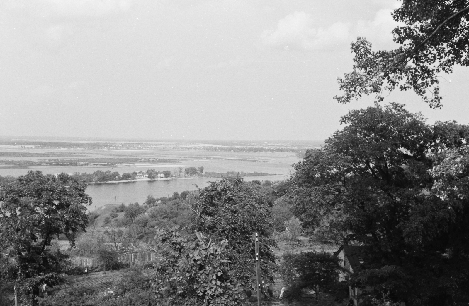 Ukraine, Kyiv, Marijinszkij park, kilátás a Dnyeper folyó felé., 1942, Konok Tamás id, flood, landscape, Fortepan #43109