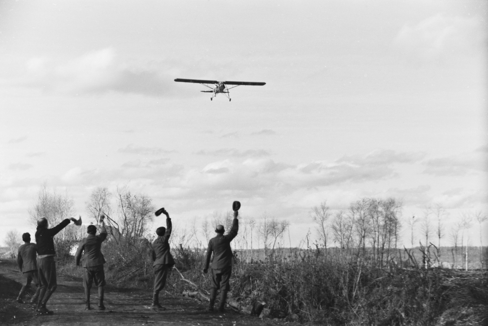 A magyar légierő Fieseler Fi-156C futárrepülőgépe., 1942, Konok Tamás id, eastern front, German brand, airplane, Royal Hungarian Air Force, second World War, wave, Fieseler-brand, greeting, Fortepan #43157