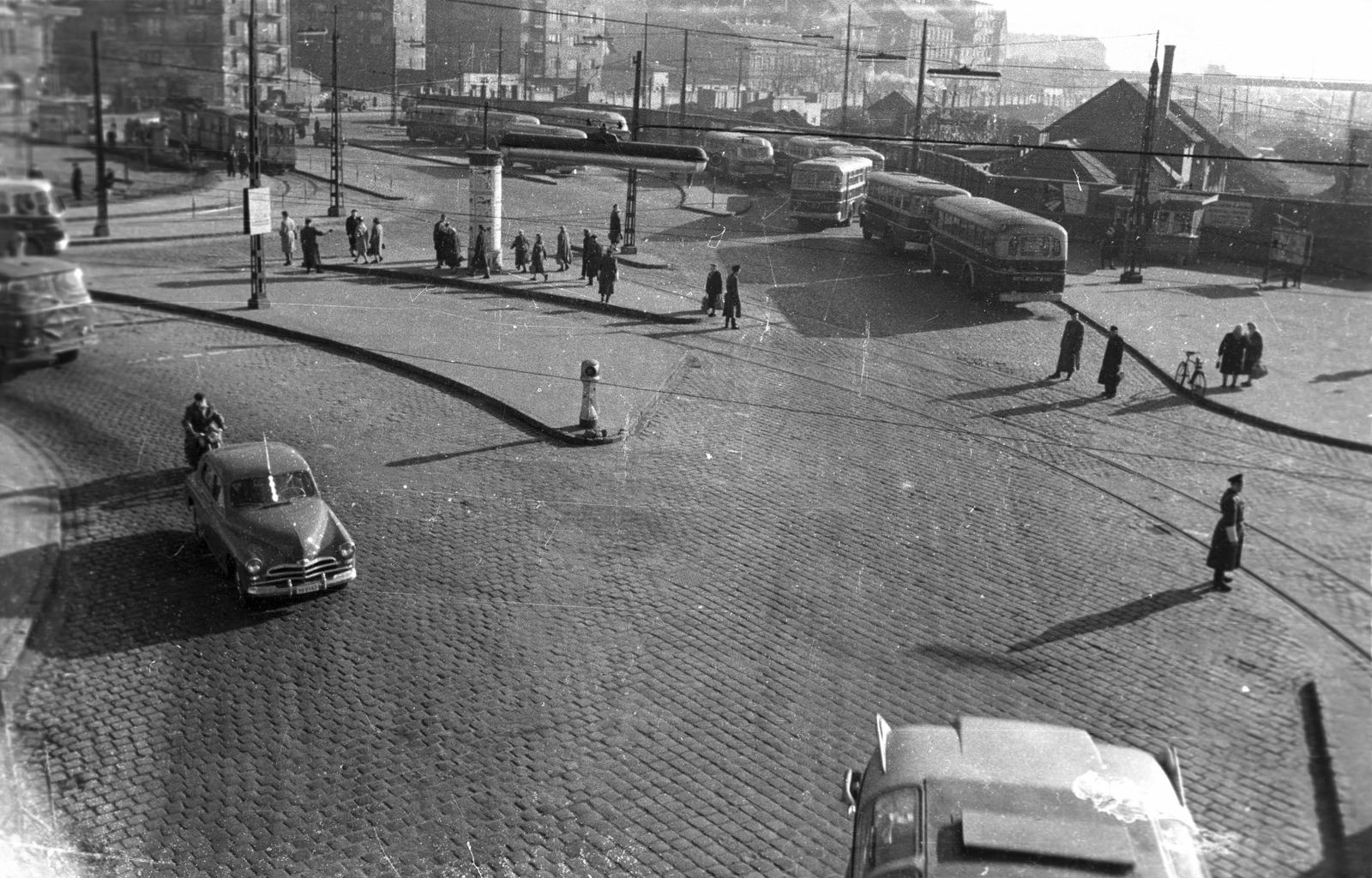 Hungary, Budapest IX., Boráros tér., 1959, UVATERV, transport, bus, Czechoslovak brand, commercial vehicle, street view, Ikarus-brand, cop, tram, bus stop, automobile, FSO-brand, Skoda Liaz-brand, Budapest, Fortepan #4317