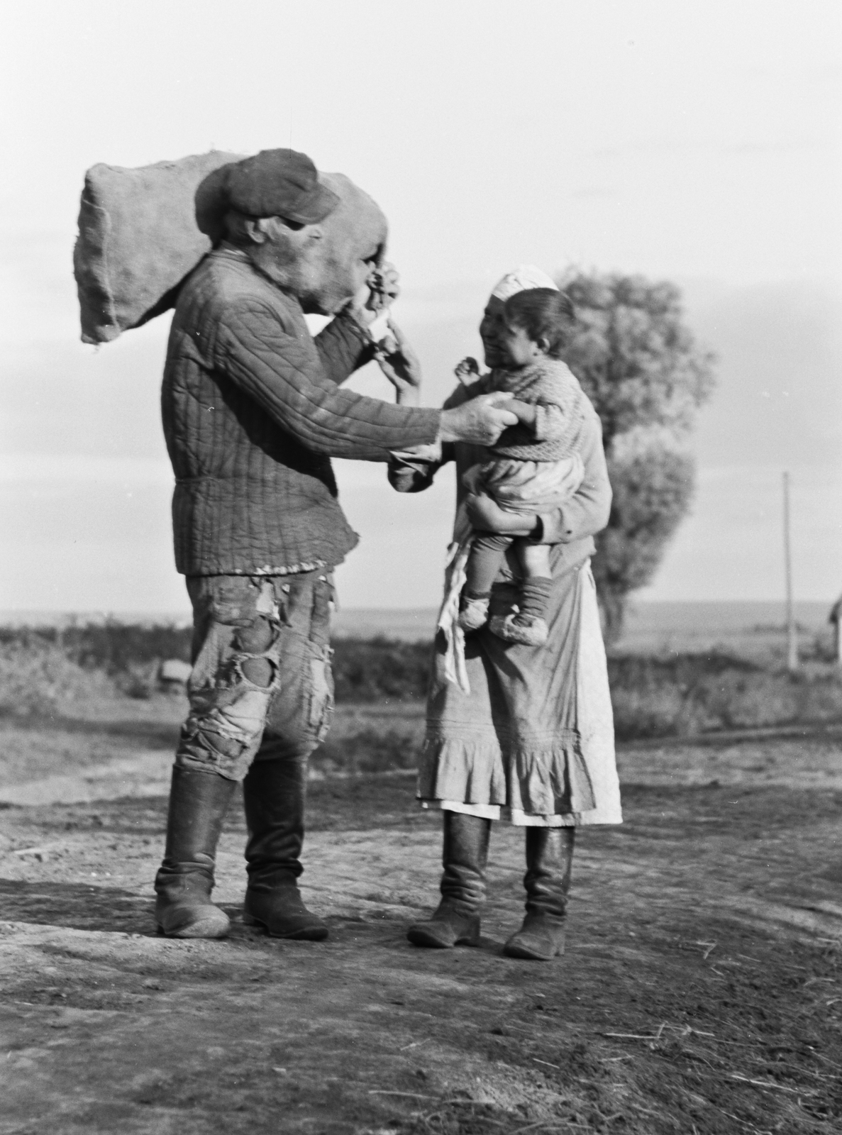 1942, Konok Tamás id, peasant, beard, sack, kid, old person, Fortepan #43180