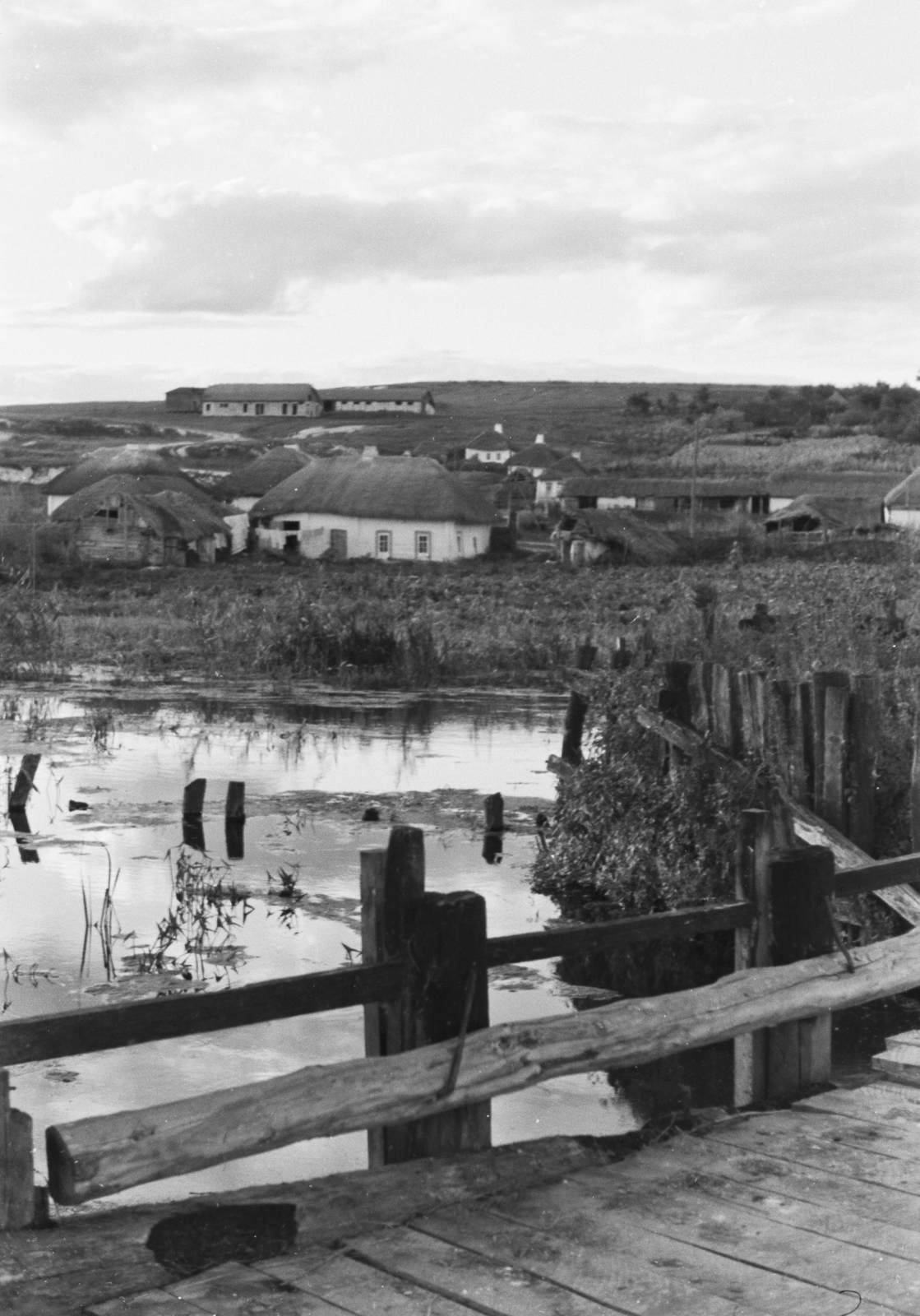 Oroszország, Koltunovka, a Tyihaja Szoszna folyó hídja., 1942, Konok Tamás id, Fortepan #43191