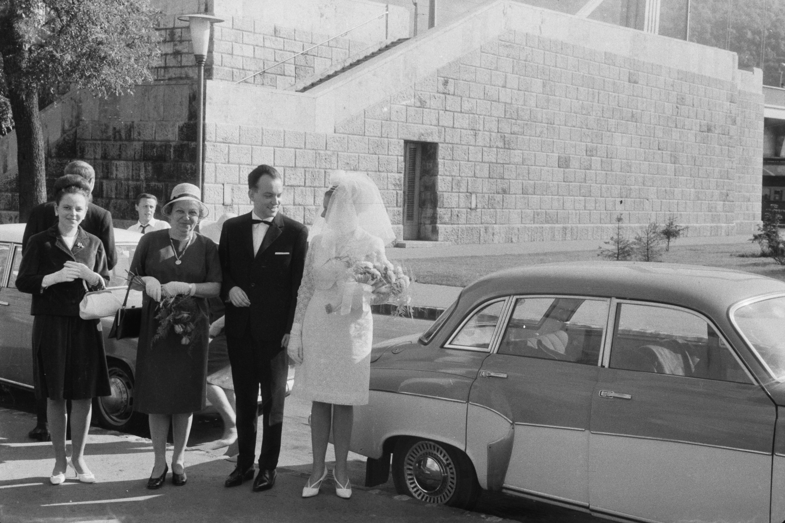 Hungary, Budapest V., Március 15. tér, Erzsébet híd pesti hídfő., 1967, Konok Tamás id, wedding ceremony, Budapest, Fortepan #43251