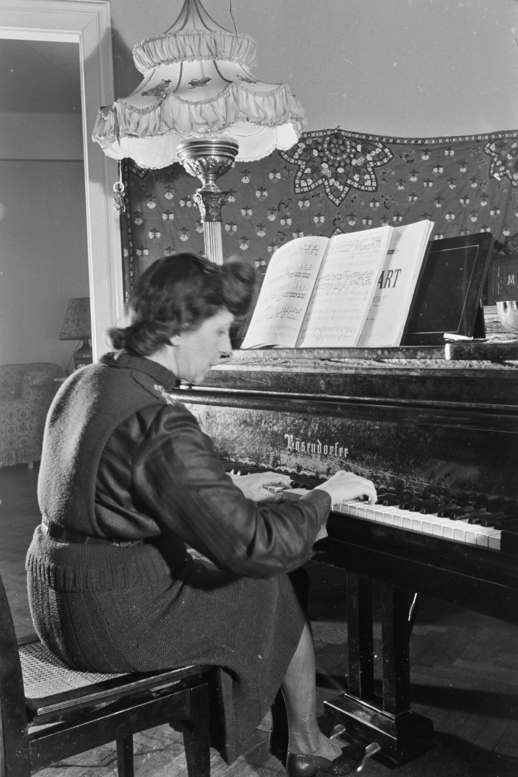Hungary, Győr, id. Konok Tamás lakása (Árpád utca 14. II. emelet)., 1941, Konok Tamás id, music, musical instrument, light, interior, piano, Bösendorfer-brand, Fortepan #43280