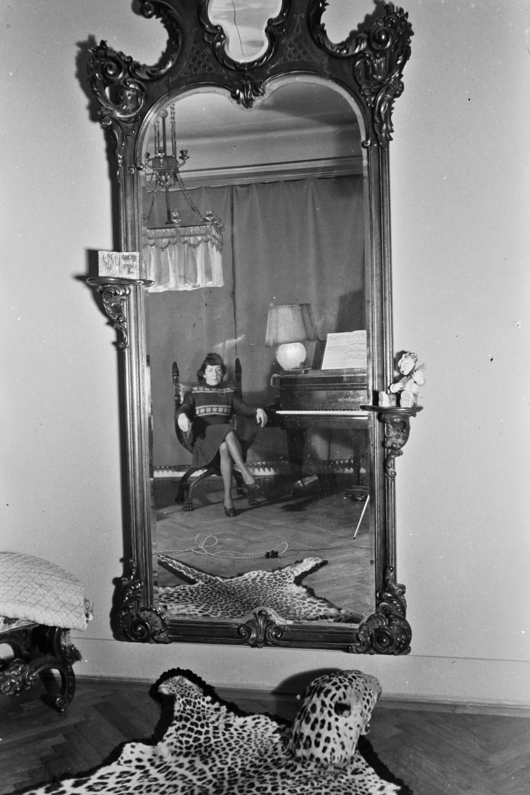 Hungary, Győr, id. Konok Tamás lakása (Árpád utca 14. II. emelet)., 1941, Konok Tamás id, music, reflection, musical instrument, mirror, interior, piano, parquet floor, Bösendorfer-brand, Fortepan #43283