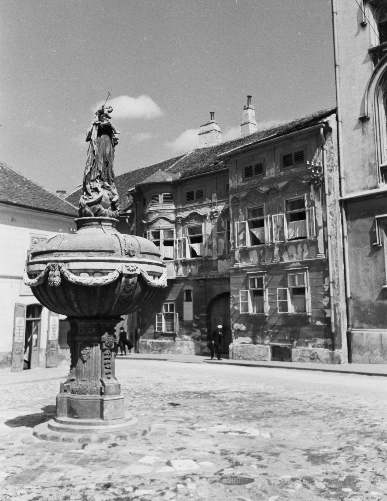 Magyarország, Sopron, Orsolya tér, Mária-kút., 1943, Konok Tamás id, Fortepan #43404