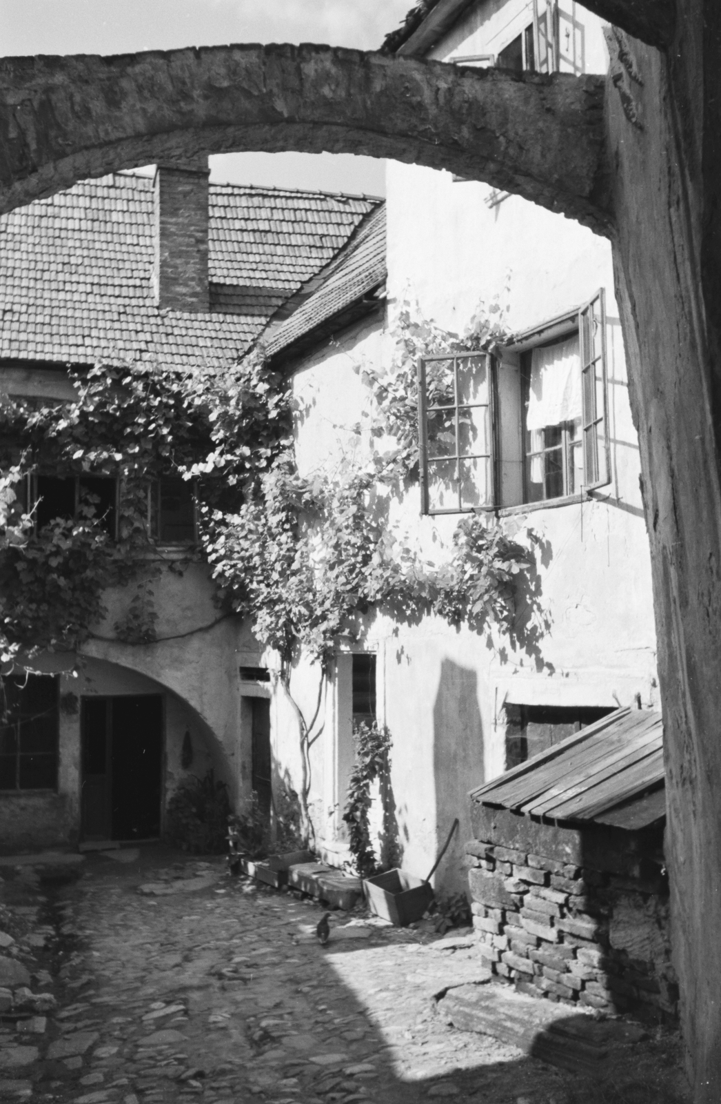 Magyarország, Sopron, Várkerület 7. Rejpál ház udvara., 1943, Konok Tamás id, Fortepan #43424