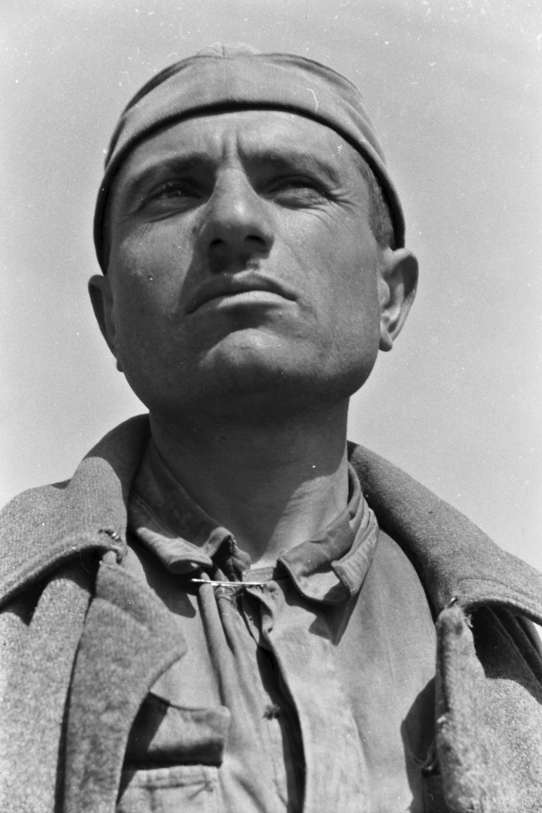 1942, Konok Tamás id, portrait, eastern front, second World War, prisoner of war, Soviet soldier, side cap, Fortepan #43503