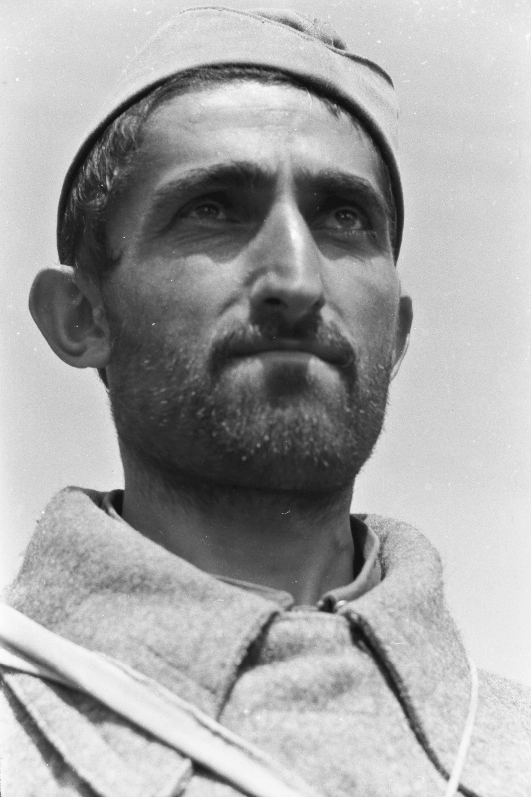 1942, Konok Tamás id, portrait, eastern front, second World War, prisoner of war, Soviet soldier, side cap, Fortepan #43504