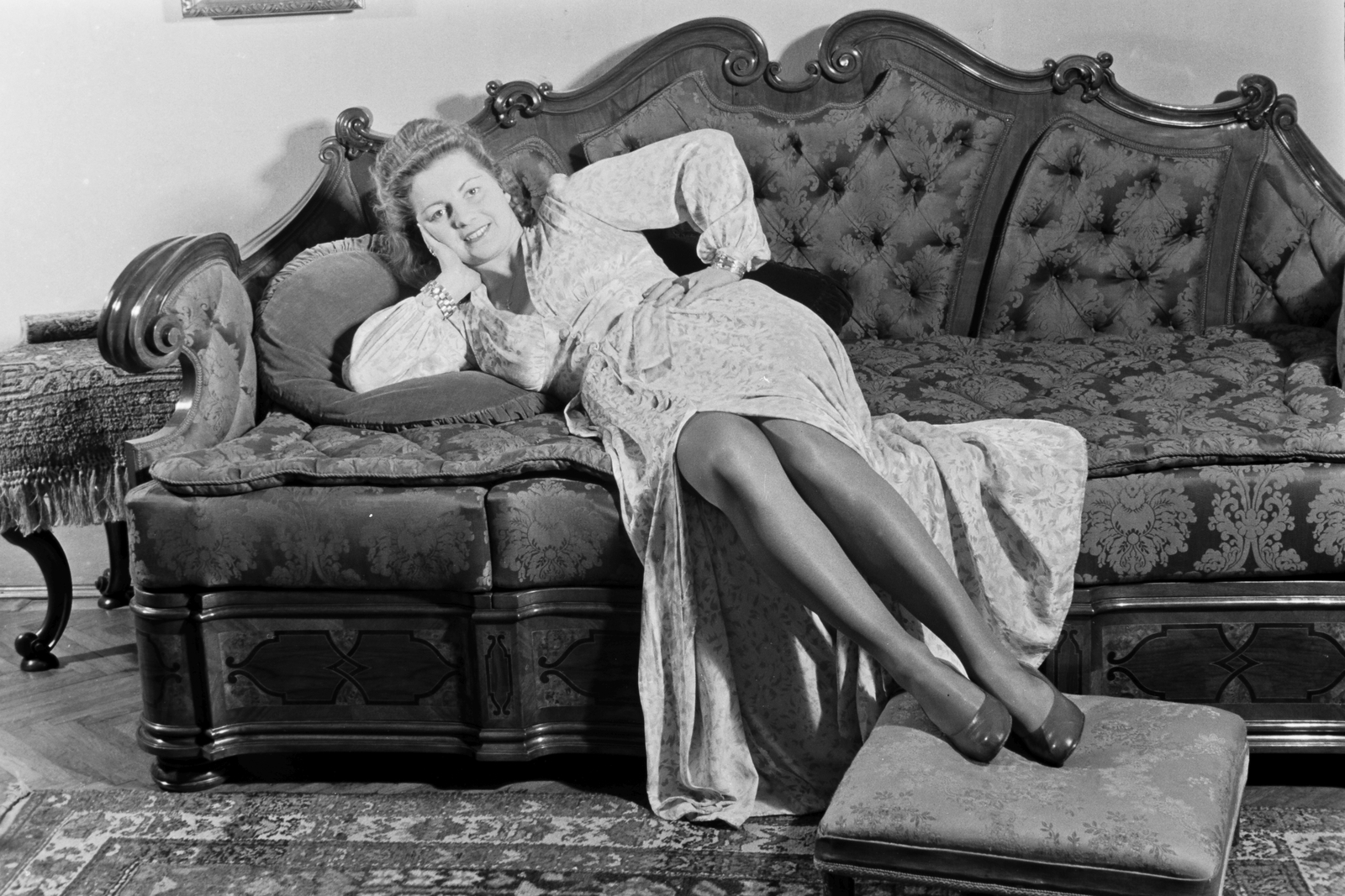 1939, Konok Tamás id, portré, kanapé, Fortepan #43519