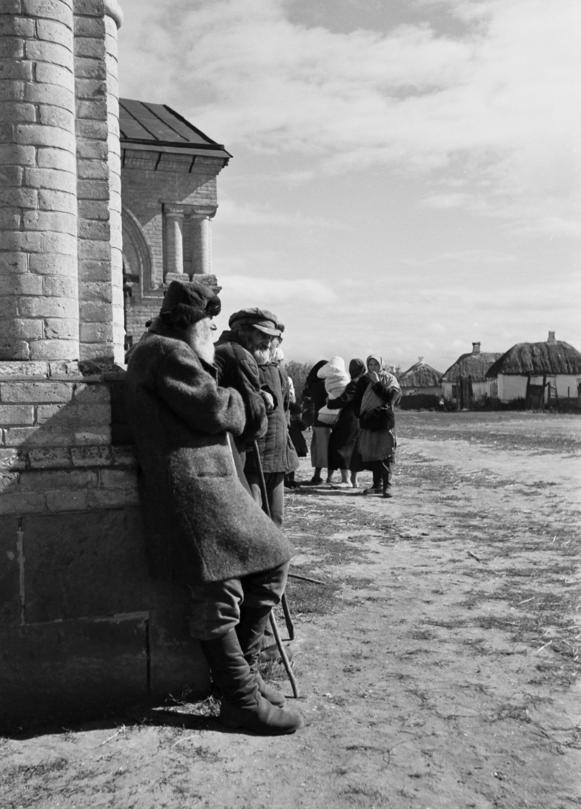 Russia, Koltunovka, Kisboldogasszony-templom., 1942, Konok Tamás id, Soviet Union, eastern front, second World War, thatch roof, Fortepan #43720