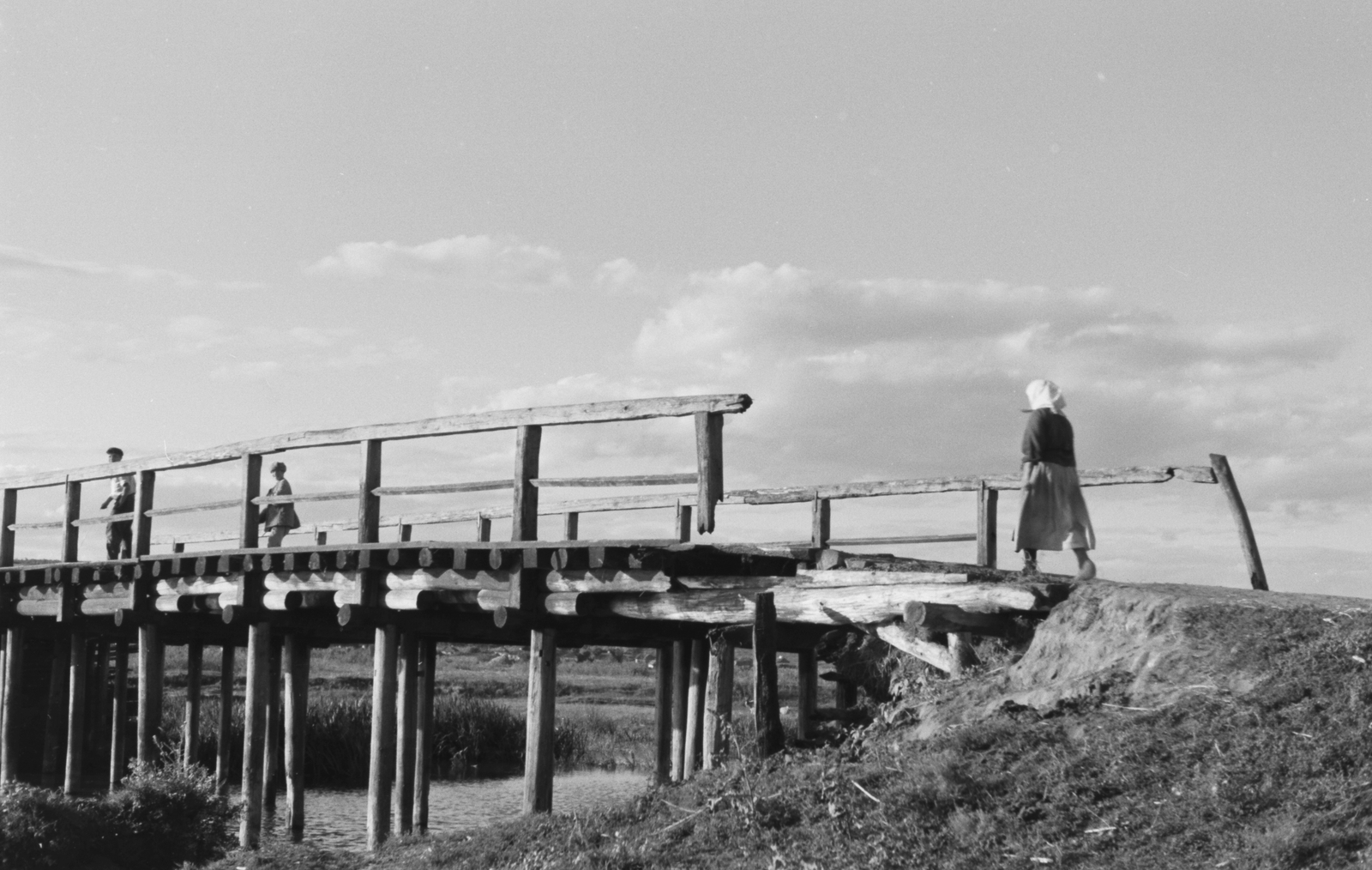 Russia, Koltunovka, 1942, Konok Tamás id, wooden bridge, Fortepan #43724
