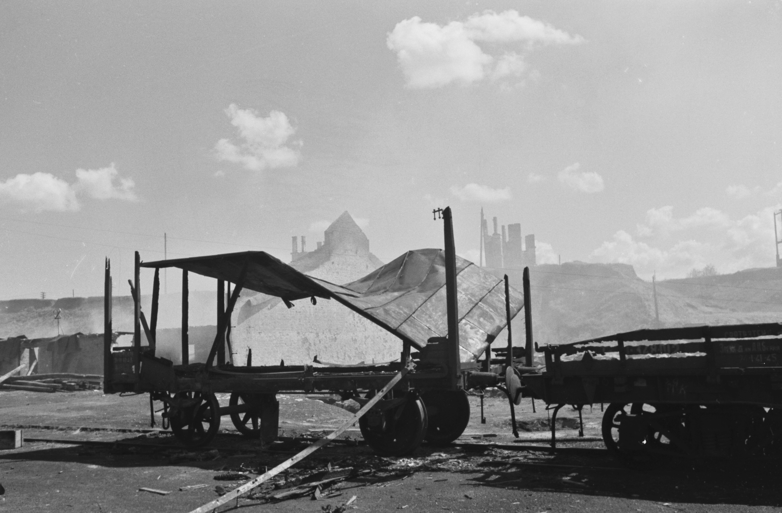 Oroszország, Sztarij Oszkol, vasútállomás., 1942, Konok Tamás id, keleti front, vasút, háborús kár, második világháború, járműroncs, Fortepan #43727