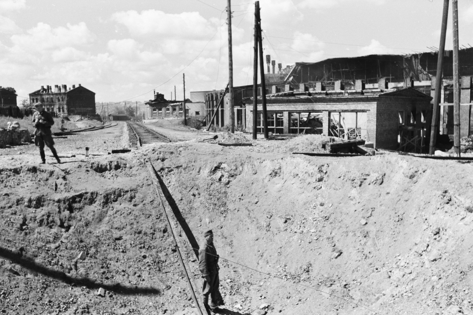 Russia, Stary Oskol, vasútállomás., 1942, Konok Tamás id, railway, war damage, second World War, damaged building, Fortepan #43730