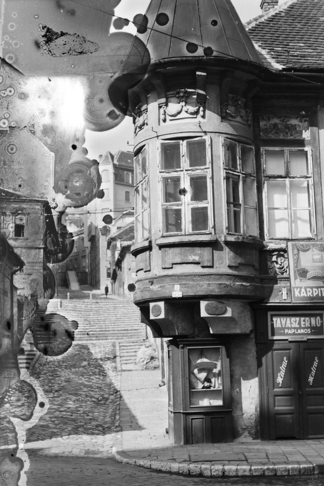 Hungary, Budapest I., Fő utca - Pala utca sarok, Kapisztory-ház., 1940, Konok Tamás id, Budapest, damaged photo, Fortepan #43751