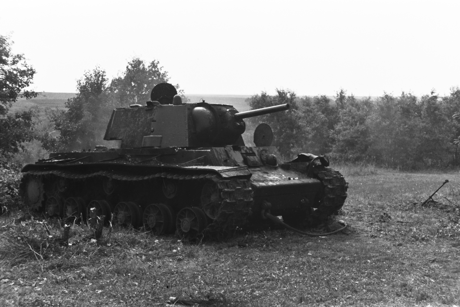 A szovjet hadsereg KV-1 típusú nehéz harckocsija., 1942, Konok Tamás id, eastern front, Soviet brand, tank, second World War, wreck, Fortepan #43778