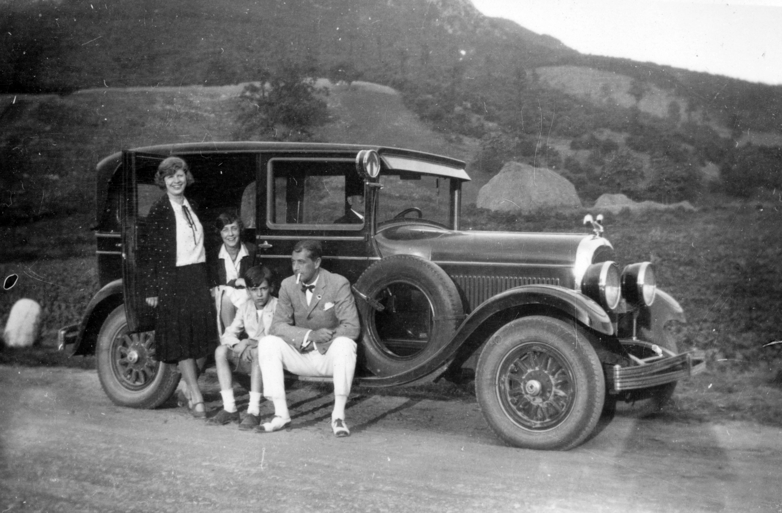 1929, Vojnich Pál, family, cigarette, smoking, american brand, tableau, landscape, man, woman, automobile, Chrysler-brand, sitting on a car, Fortepan #43792