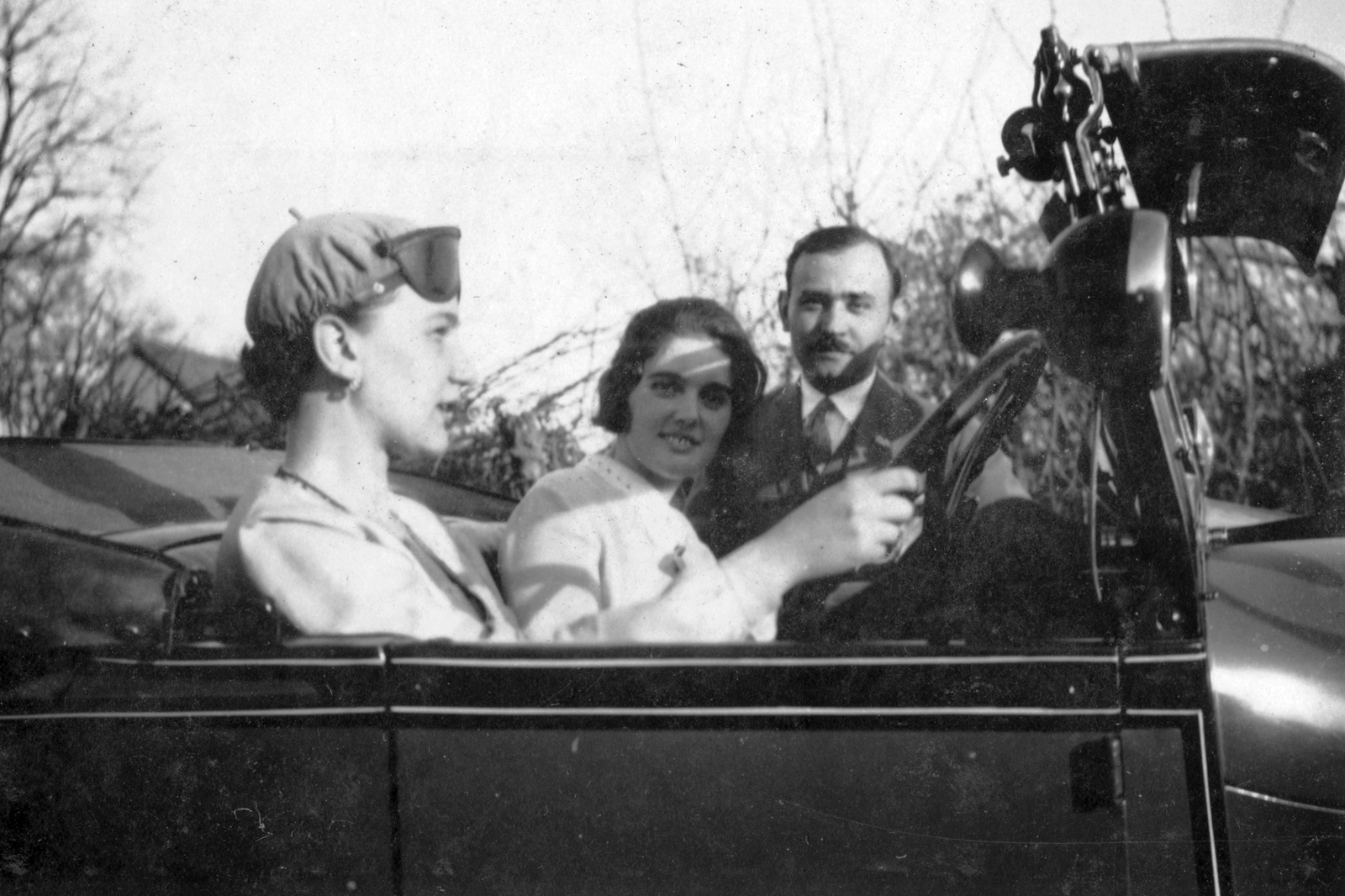 Ford Model A roadster típusú személygépkocsi., 1929, Vojnich Pál, Ford-brand, chauffeur, moustache, beret, lady, automobile, Fortepan #43802