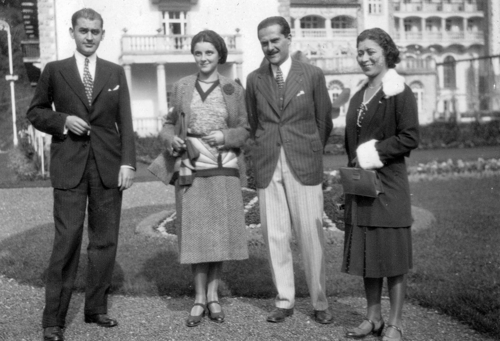 Hungary, Lillafüred, Miskolc, Palotaszálló a park felől., 1934, Vojnich Pál, tableau, women, men, hotel, Renaissance Revival, handbag, Kálmán Lux-design, Fortepan #43843