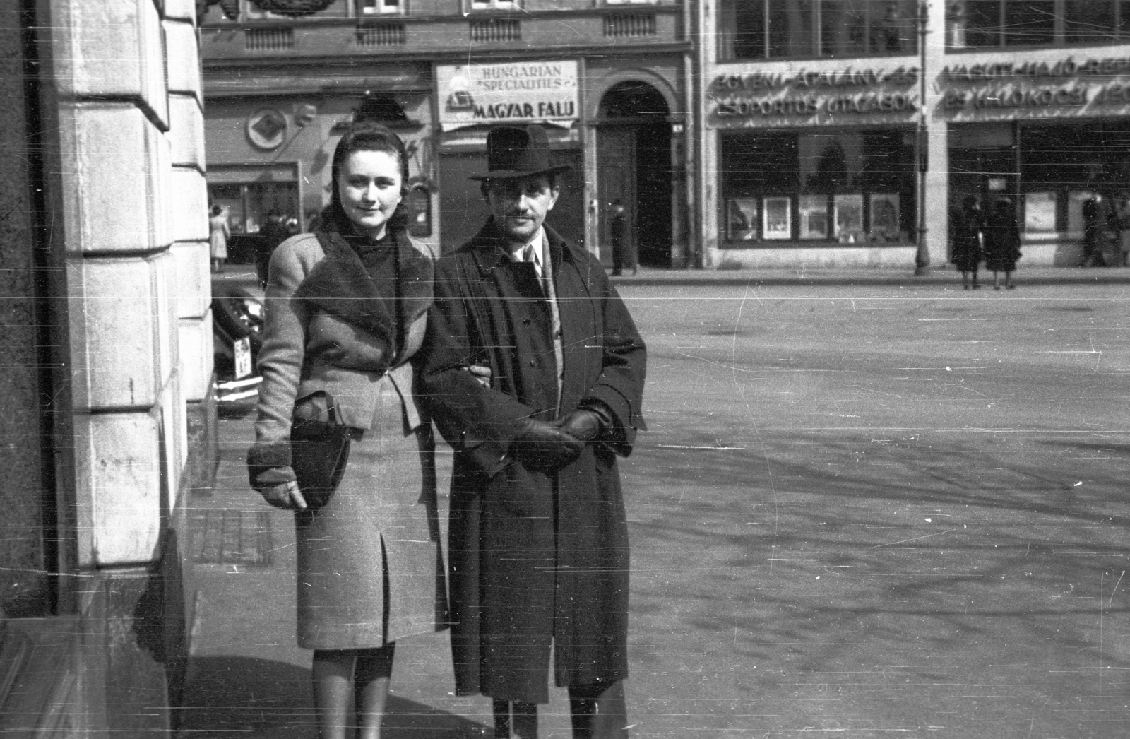Hungary, Budapest V., Vörösmarty tér a Gerbeaud cukrászda elöl nézve., 1939, Ludovika, fashion, neon sign, store display, Budapest, Fortepan #43891