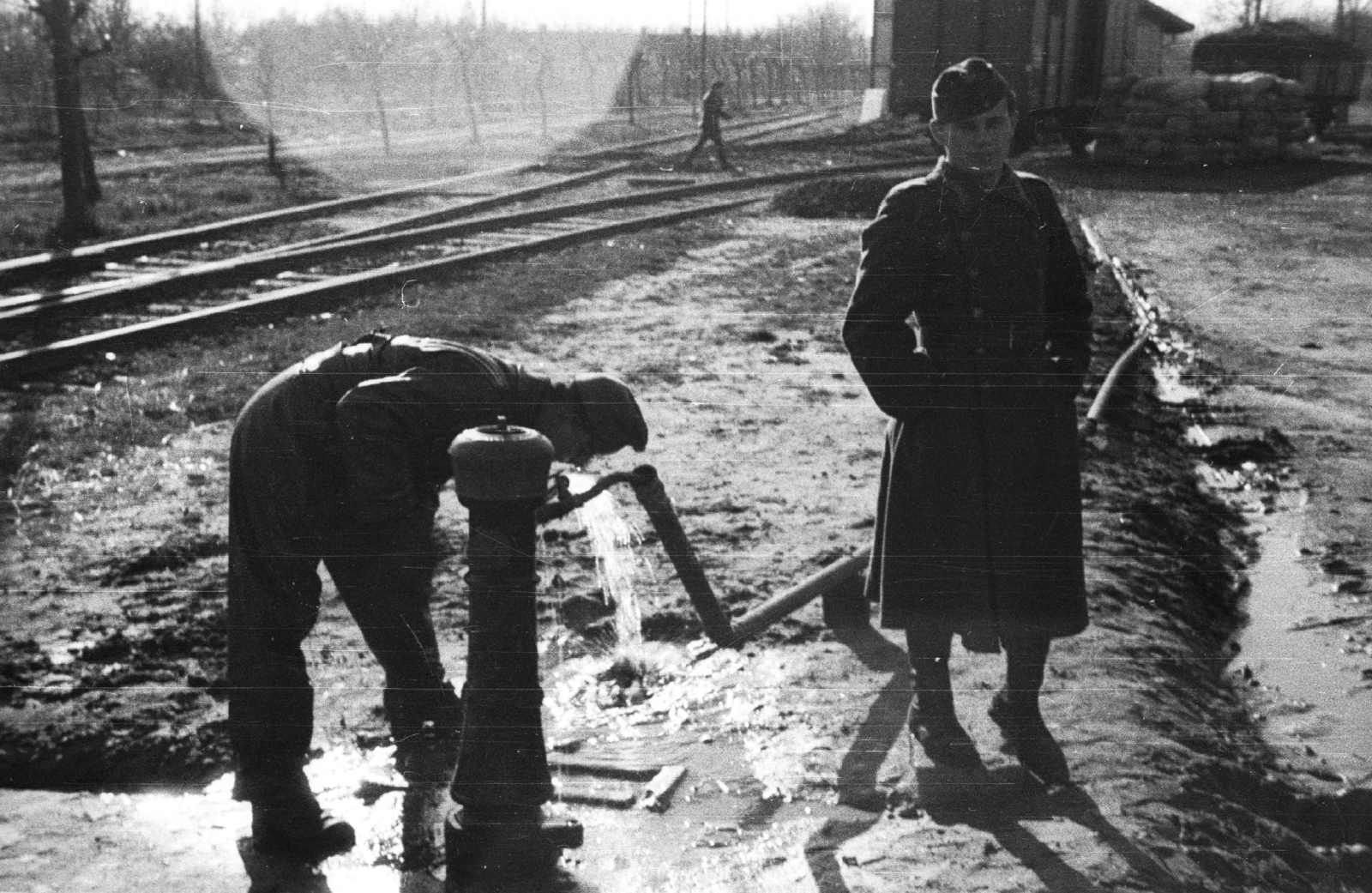 1940, Ludovika, railway, well, soldier, Fortepan #43908