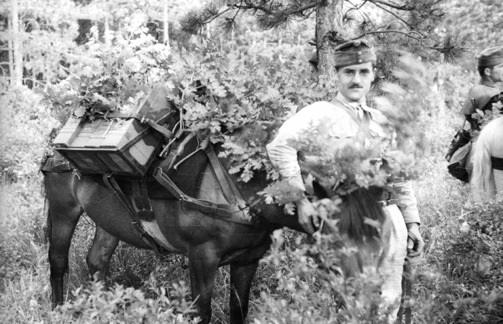1940, Ludovika, soldier, carrying loads, "Bocskai" side cap, Fortepan #43913