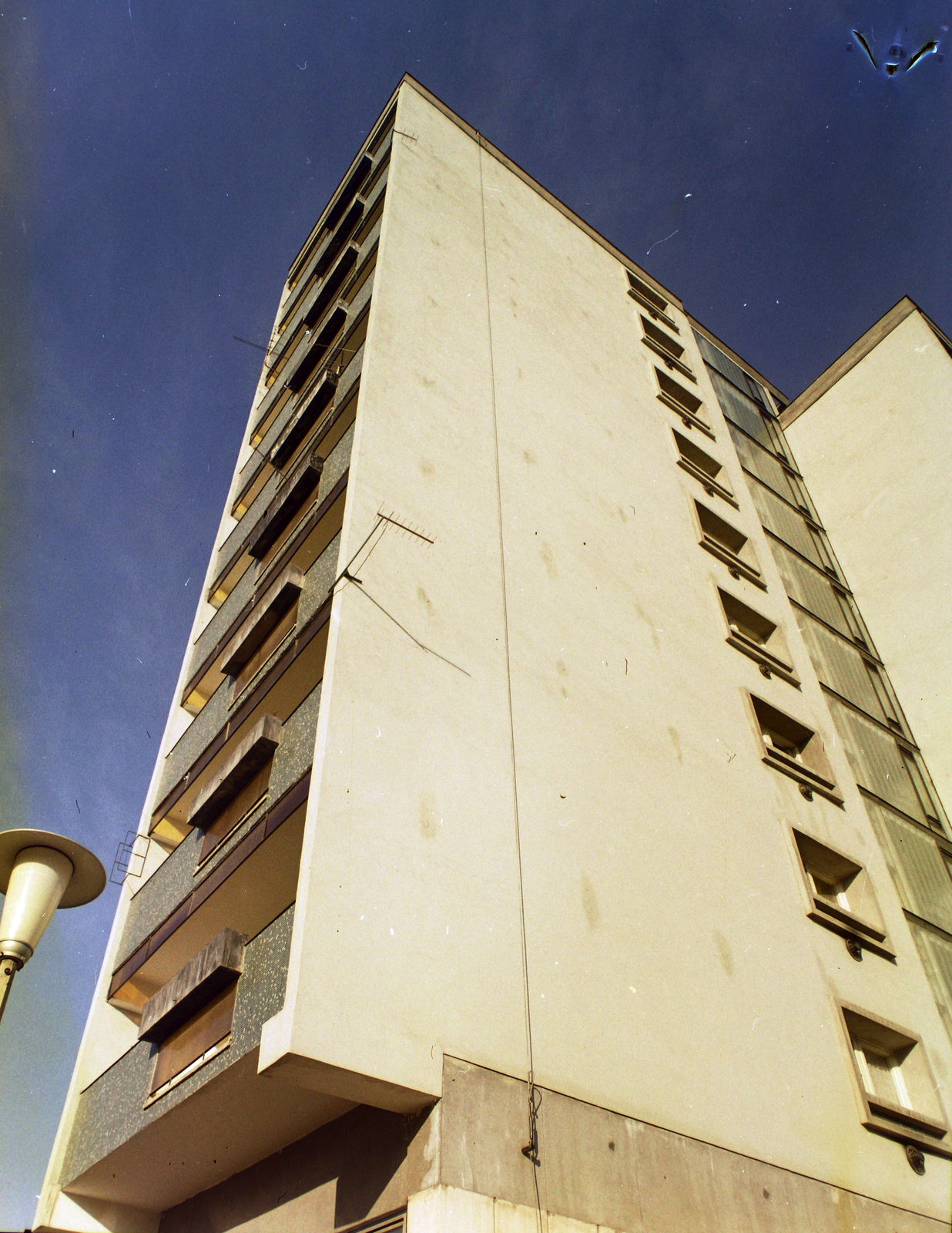 Hungary, Karcag, Kossuth tér., 1977, Kádas Tibor, colorful, concrete block of flats, aerial, Fortepan #4393