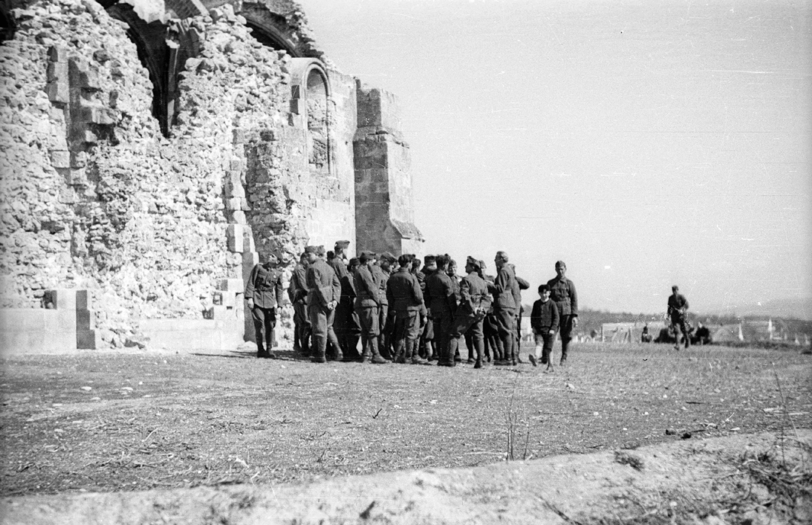 Hungary, Zsámbék, premontrei templom., 1940, Ludovika, church, ruins, soldier, Catholic Church, Romanesque Architecture, Premonstratensians, Fortepan #44003