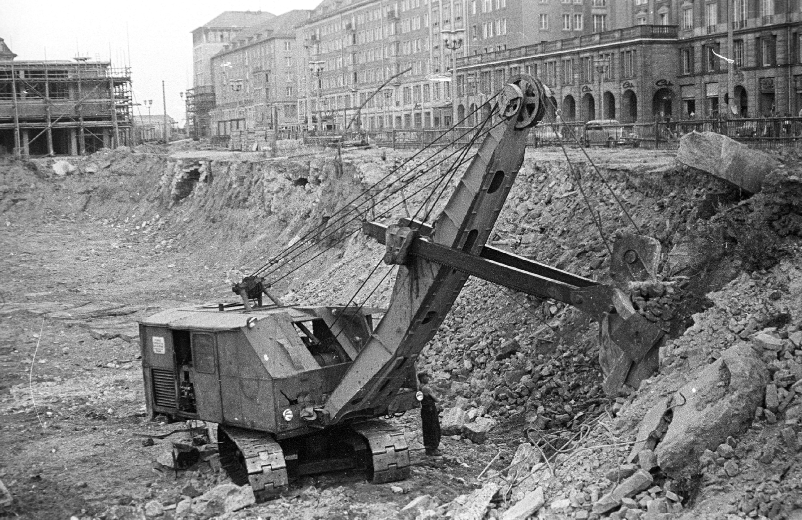 Németország, Drezda, a Wilsdruffer Strasse (Ernst-Thälmann-Strasse) a Pirnaischer Platz felé nézve. ., 1960, Fortepan, építkezés, NDK, Fortepan #44034