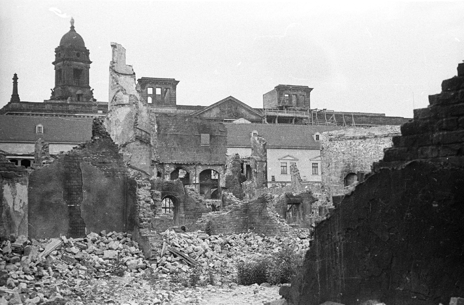 Németország, Drezda, Drezdai Kastély (Residenzschloss) romjai, balra hátul a Standehaus tornya látszik., 1960, Fortepan, rom, NDK, épületkár, Fortepan #44040