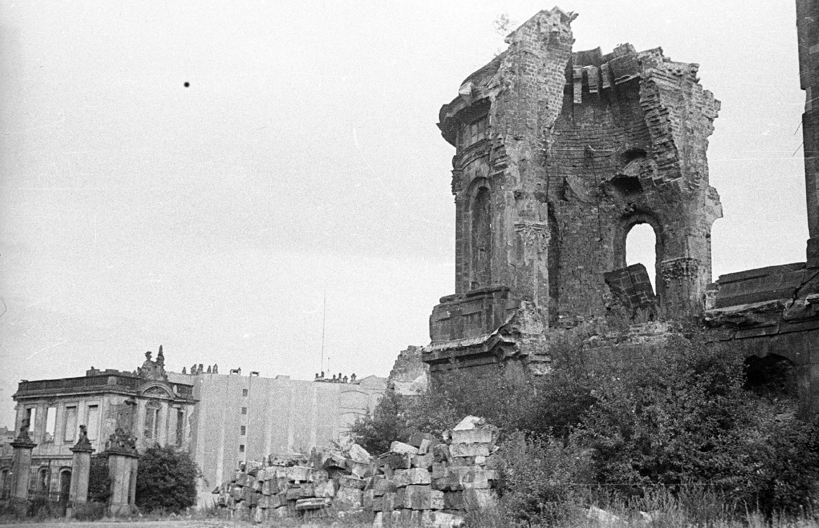Németország, Drezda, Neumarkt, jobbra a Miasszonyunk-templom (Frauenkirche) romjai., 1960, Fortepan, rom, NDK, épületkár, Fortepan #44042