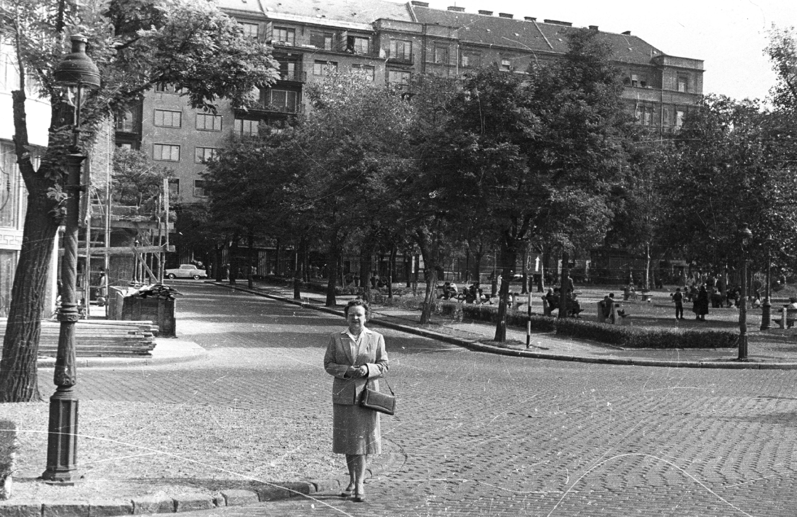 Hungary, Budapest XIII., Jászai Mari tér az Újpesti rakpart felől nézve., 1961, Fortepan, portrait, playground, street view, genre painting, glasses, lamp post, handbag, lady, costume, Budapest, blouse, Fortepan #44071