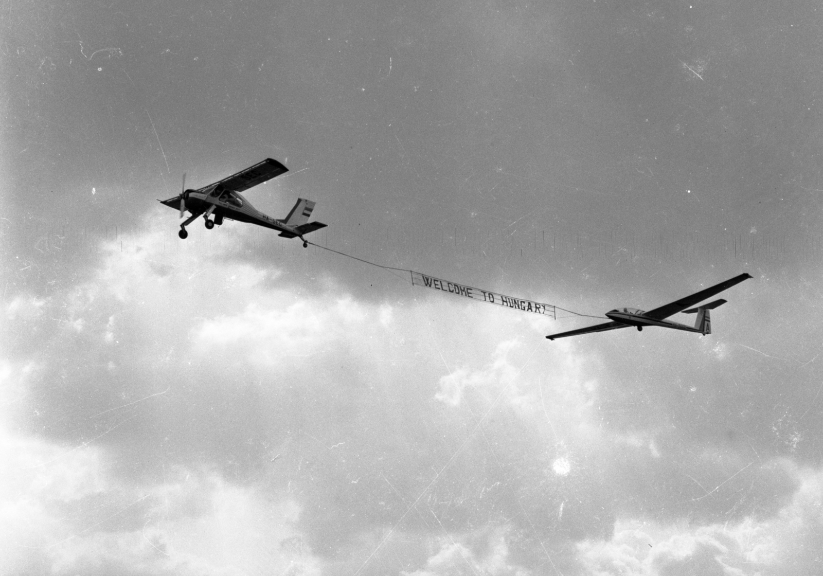 Hungary, PZL-104 Wilga repülőgép és ICA-Brasov IS-28B2 típusú vitorlázó repülőgép., 1981, MHSZ, transport, airplane, Polish brand, sailplane, Romanian make, registration mark, Fortepan #44136