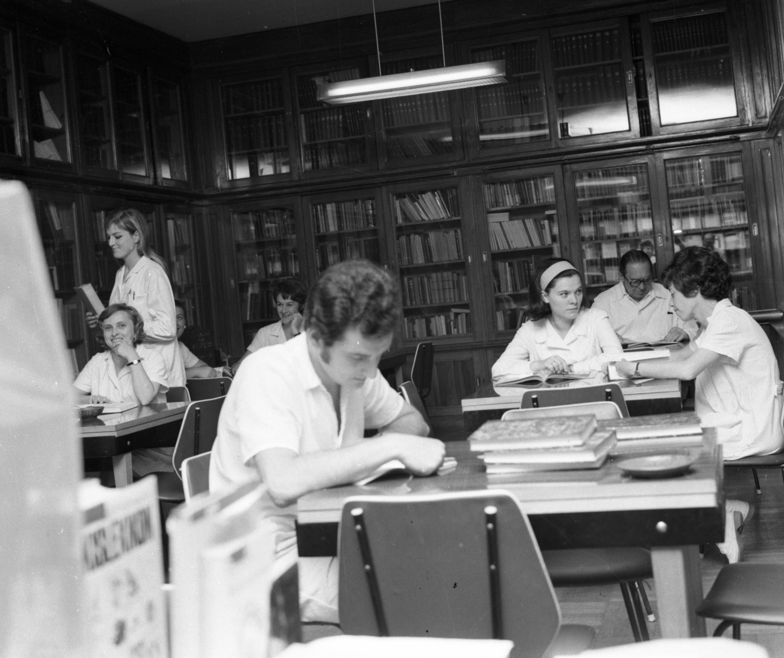 Hungary, Budapest IX., Albert Flórián (Gyáli) út 3/a, Országos Élelmezés- és Táplálkozástudományi Intézet (OÉTI), könyvtár., 1977, Baráth Endre, library, Budapest, Fortepan #44139