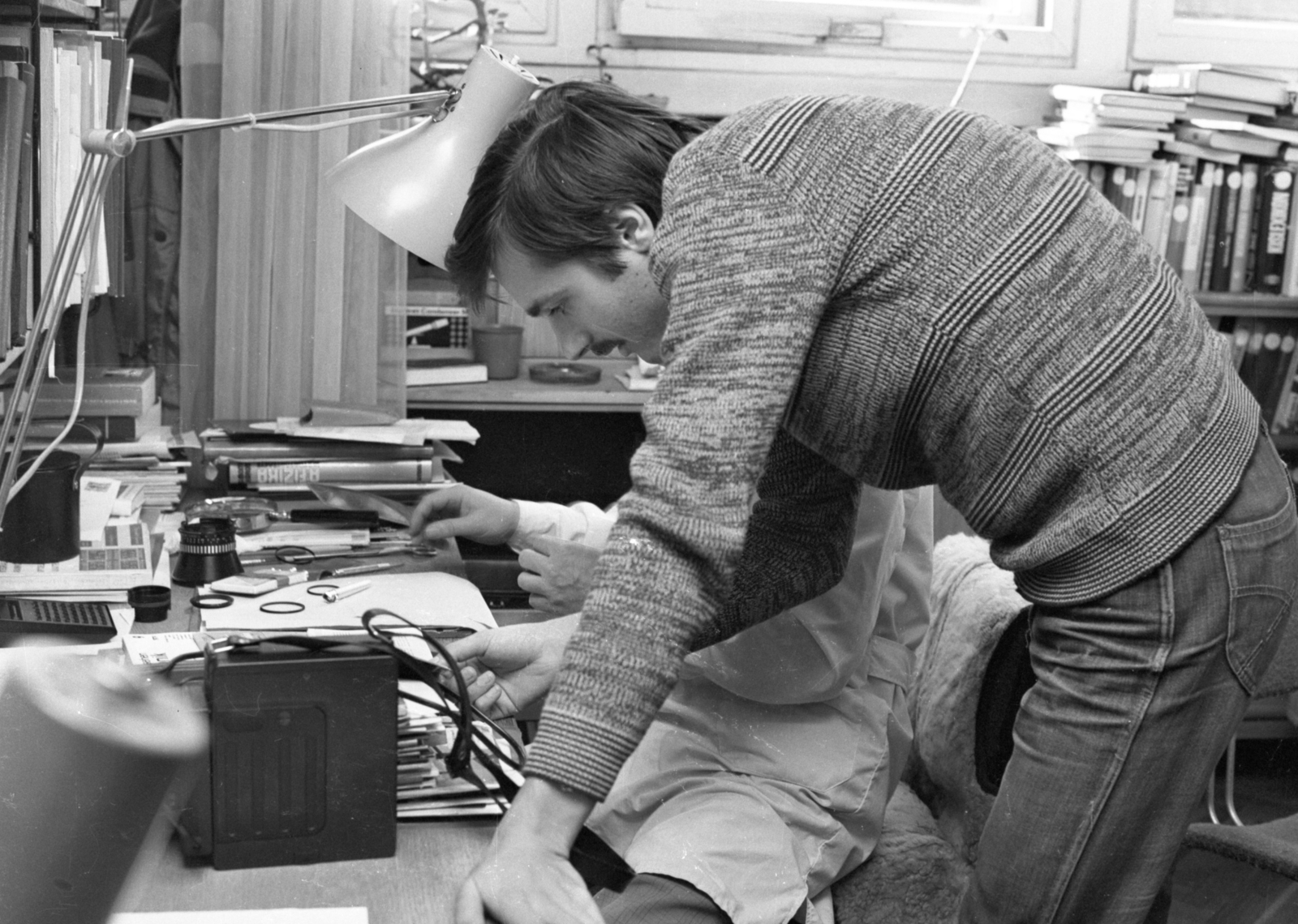 Magyarország, 1980, Baráth Endre, pulóver, fotózás, számológép, objektív, Fortepan #44154