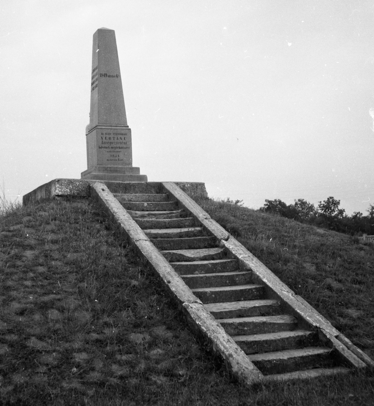 Romania,Transylvania, Arad, vértanúk emlékműve., 1961, Gyöngyi, monument, stairs, Fortepan #44218