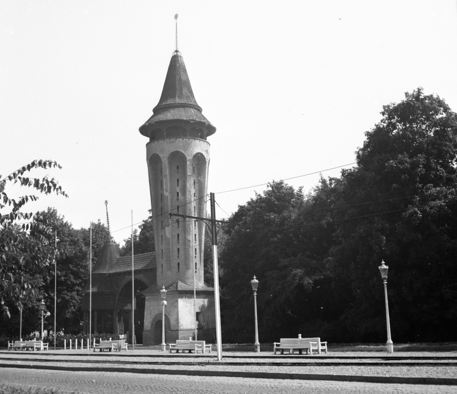 Serbia, Palić, Víztorony., 1965, Gyöngyi, Yugoslavia, Secession, water tower, lamp post, bench, catenary wire, Marcell Komor-design, Art Nouveau architecture, Dezső Jakab-design, Fortepan #44251