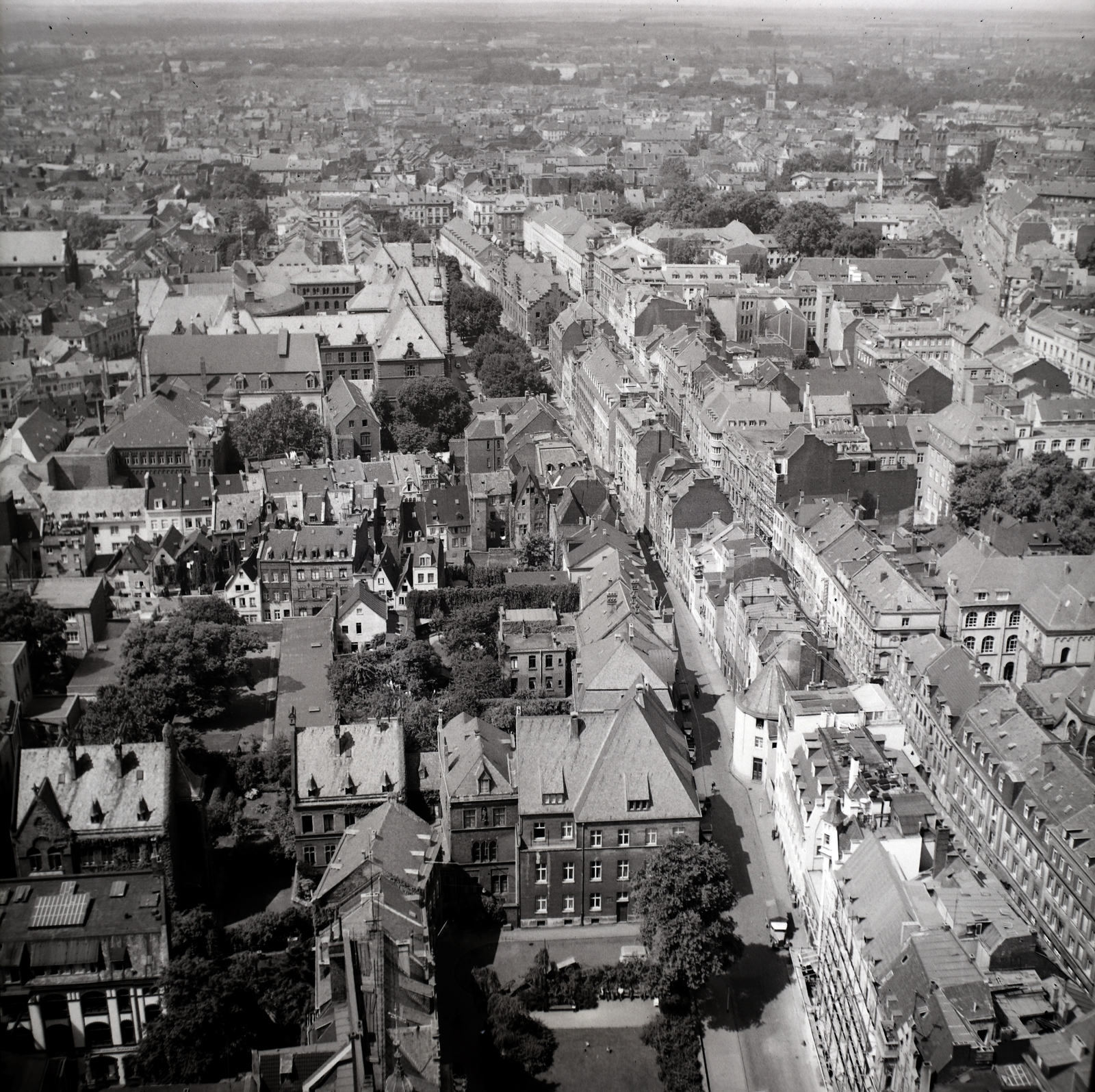 Németország, Köln, kilátás a Dómból Nyugat felé, a Burgmauer irányában., 1936, Lőrincze Judit, háztető, Fortepan #44266