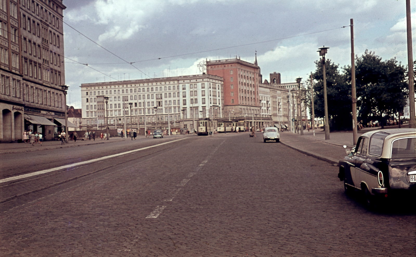 Germany, Magdeburg, Ernst-Reuter-Alee (Wilhelm-Pieck-Alee)., 1962, Fortepan, colorful, German brand, street view, Wartburg-brand, tram, GDR, lamp post, automobile, Fortepan #44282