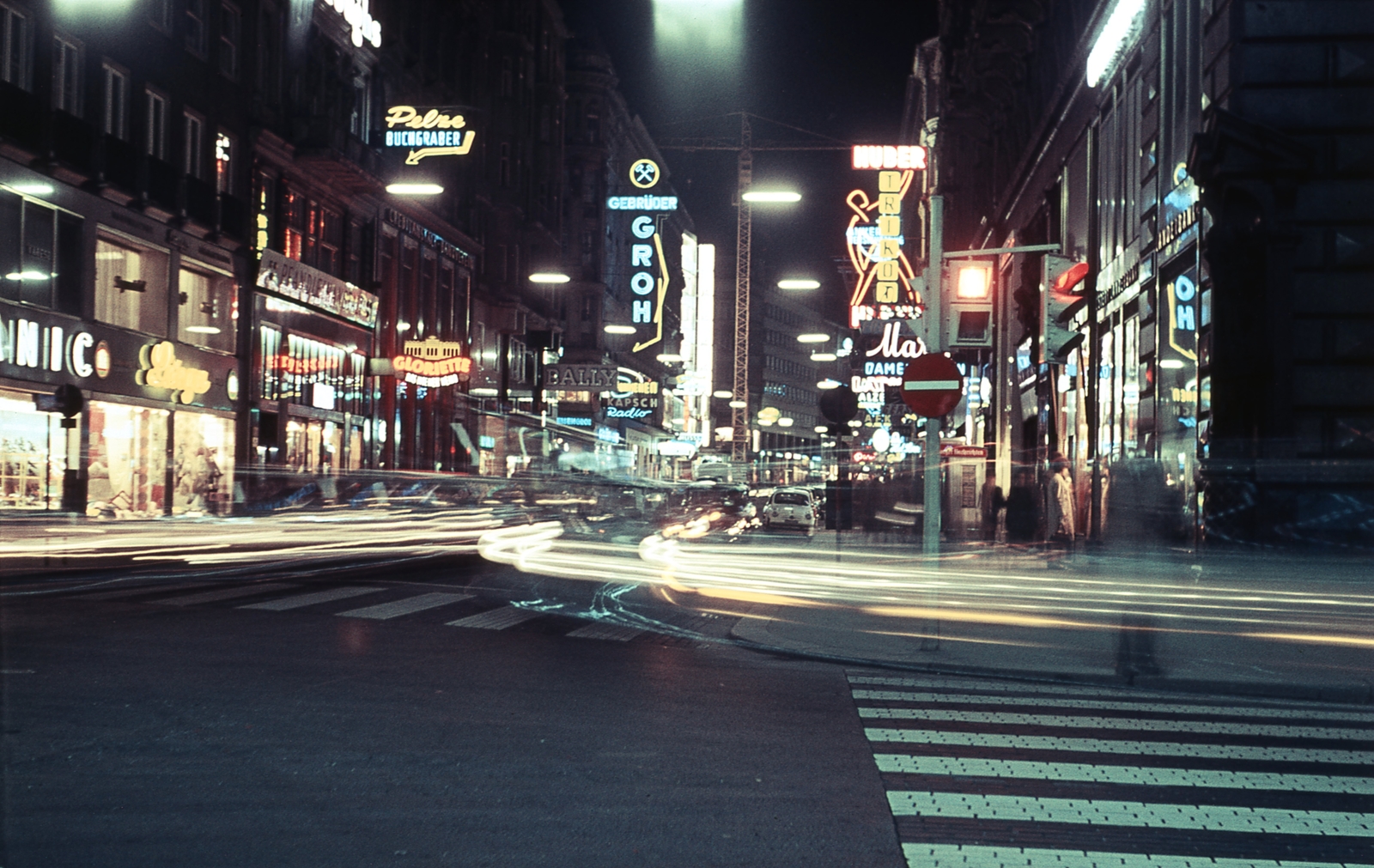 Austria, Vienna, Kärntner Strasse a Stock-im-Eisen-Platz felől nézve., 1960, Fortepan, colorful, traffic, sign-board, night, Fortepan #44308