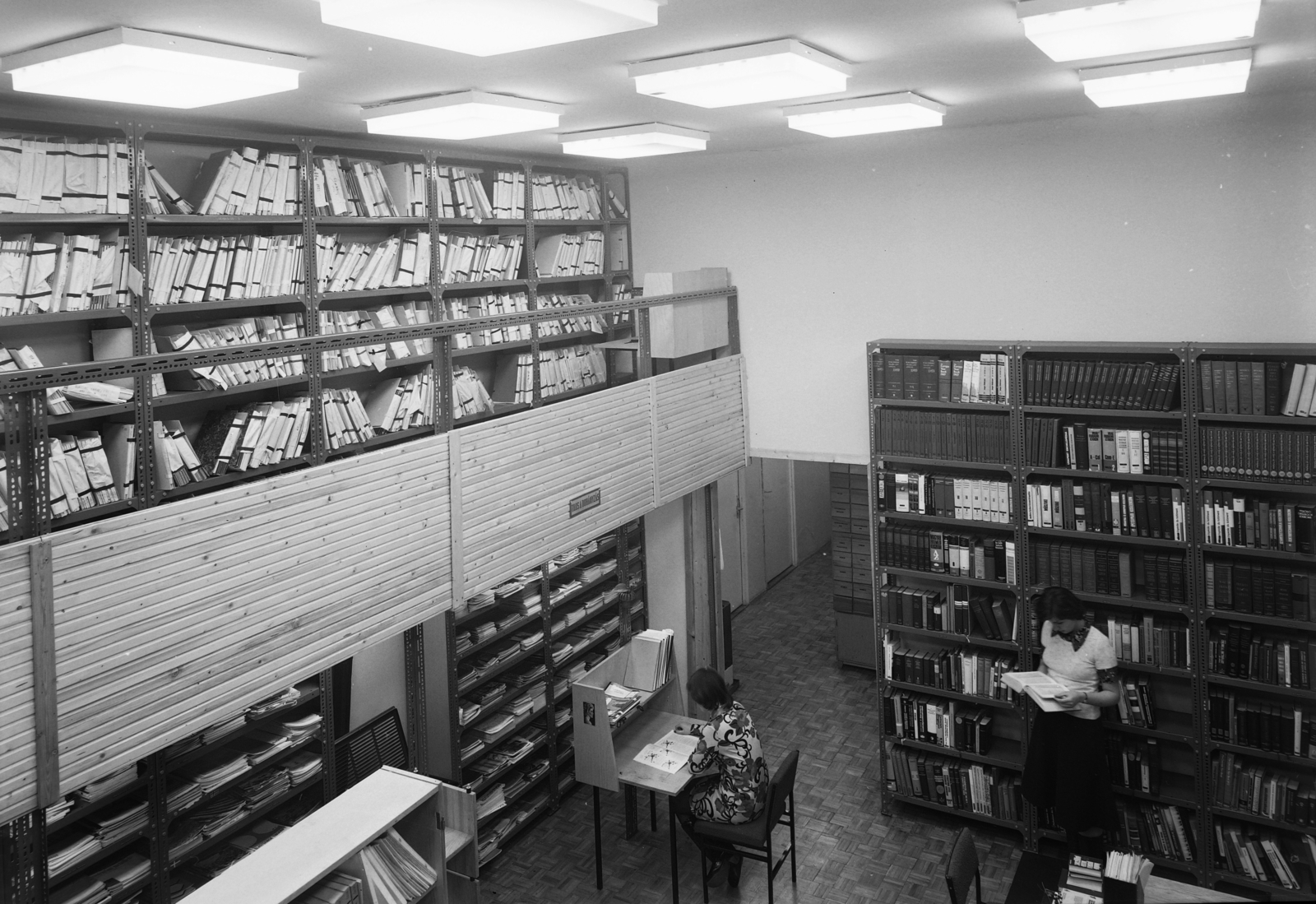 Magyarország, Budapest VII., Hársfa utca 21., ÉTK (Építésügyi Tájékoztatási Központ) Könyvtár., 1978, Kádas Tibor, könyv, könyvespolc, könyvtár, Budapest, Fortepan #4431