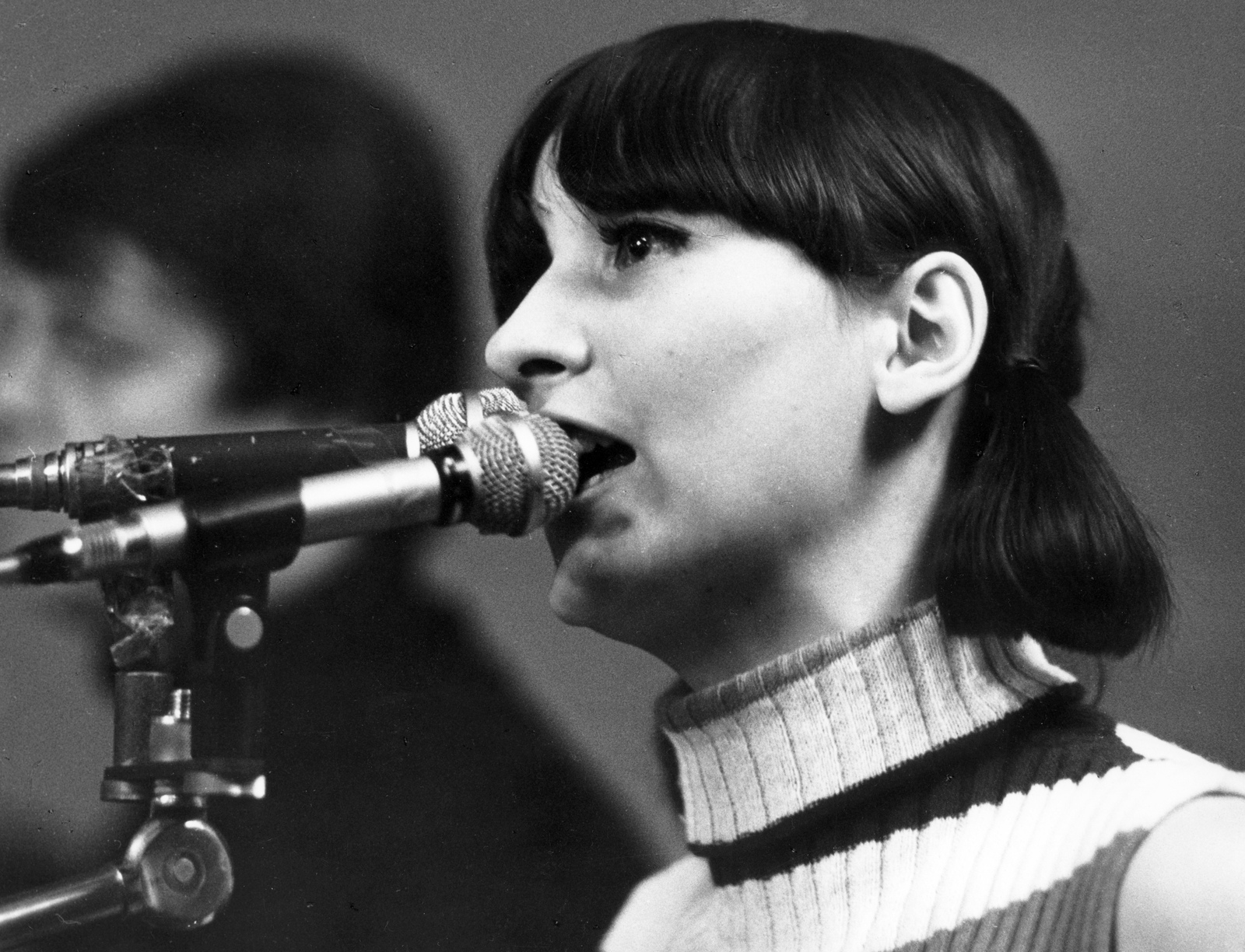 Hungary, Wittek Mari énekesnő. A felvétel az Ilyen ez a háború? című film forgatásakor készült., 1966, Schiffer Pál, filming, microphone, Fortepan #44357