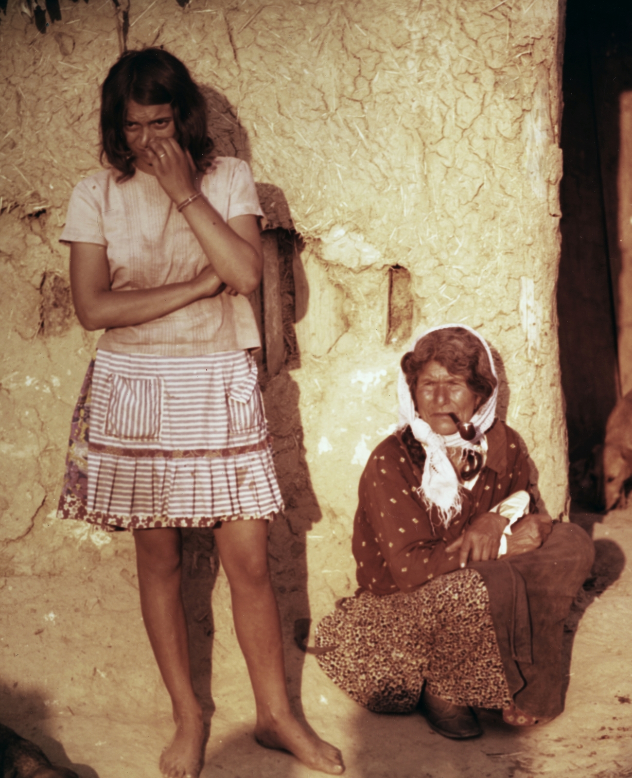 Hungary, Németfalu, a felvétel a Cséplő Gyuri című film forgatásakor készült., 1976, Schiffer Pál, Jávor István, filming, colorful, gypsy, barefoot, Fortepan #44433