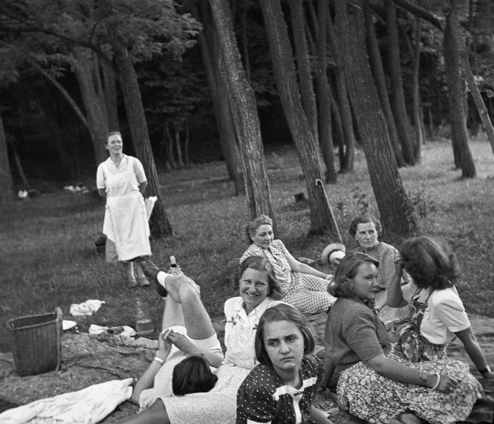 1946, Fortepan, erdő, kirándulás, pihenés, nők, Fortepan #44480