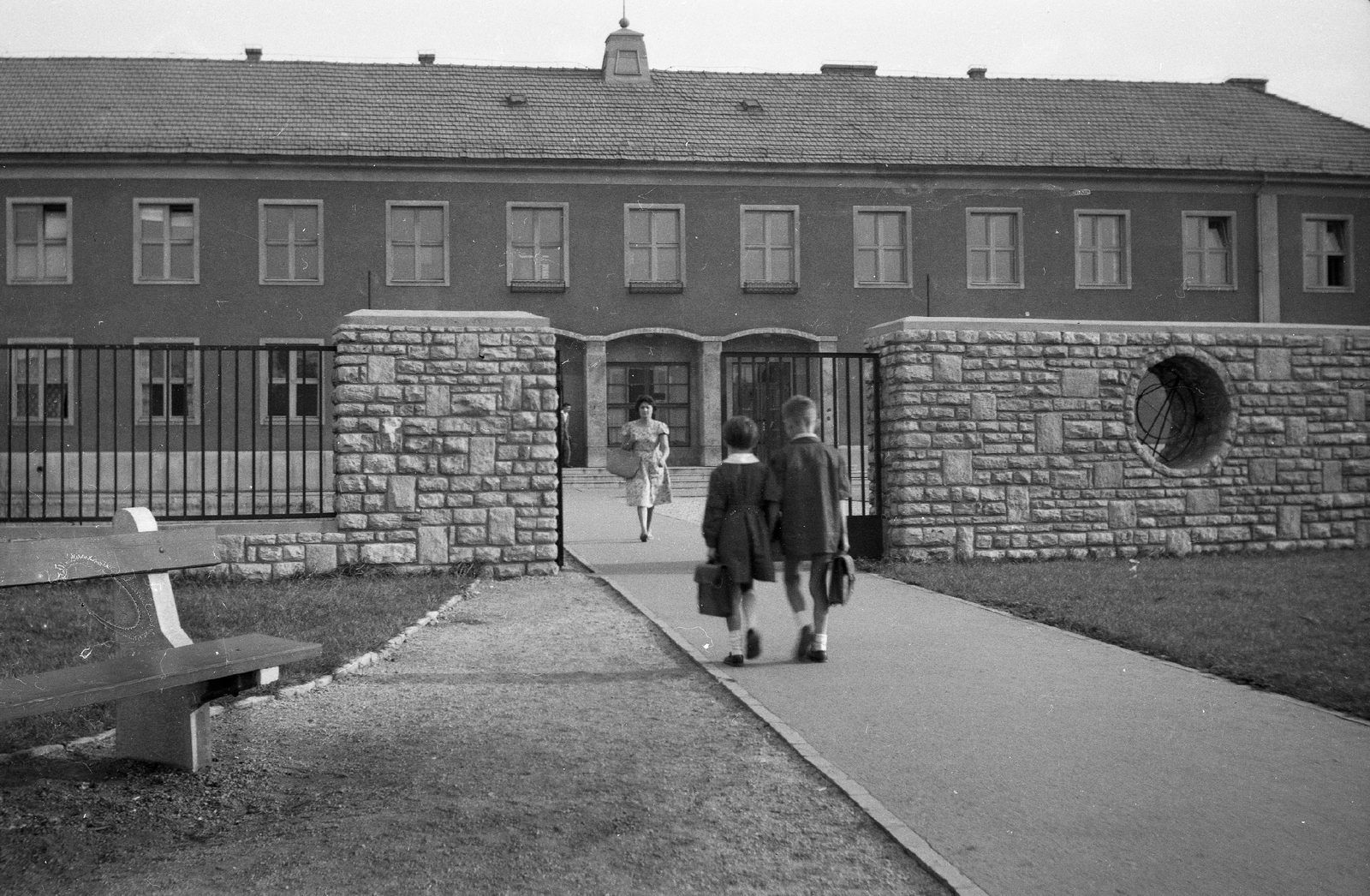 Hungary, Budapest XIII., Fiastyúk (Thälmann) utca 35-37. Általános Iskola., 1962, Korenchy László, school, schoolbag, Budapest, Fortepan #44489