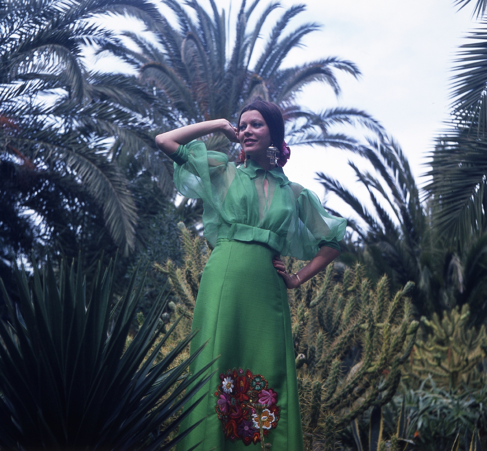 Felkai Anikó manöken., 1973, Schiffer Pál, fashion, colorful, palm tree, fashion photography, Fortepan #44652