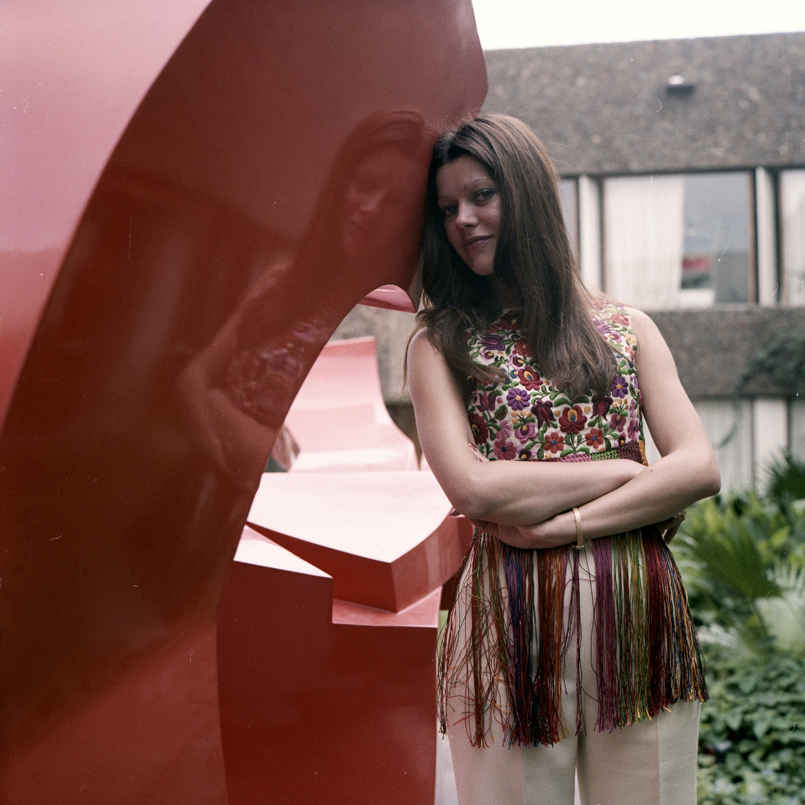 Felkai Anikó manöken., 1973, Schiffer Pál, fashion, colorful, arms crossed over the chest, fashion photography, Fortepan #44680