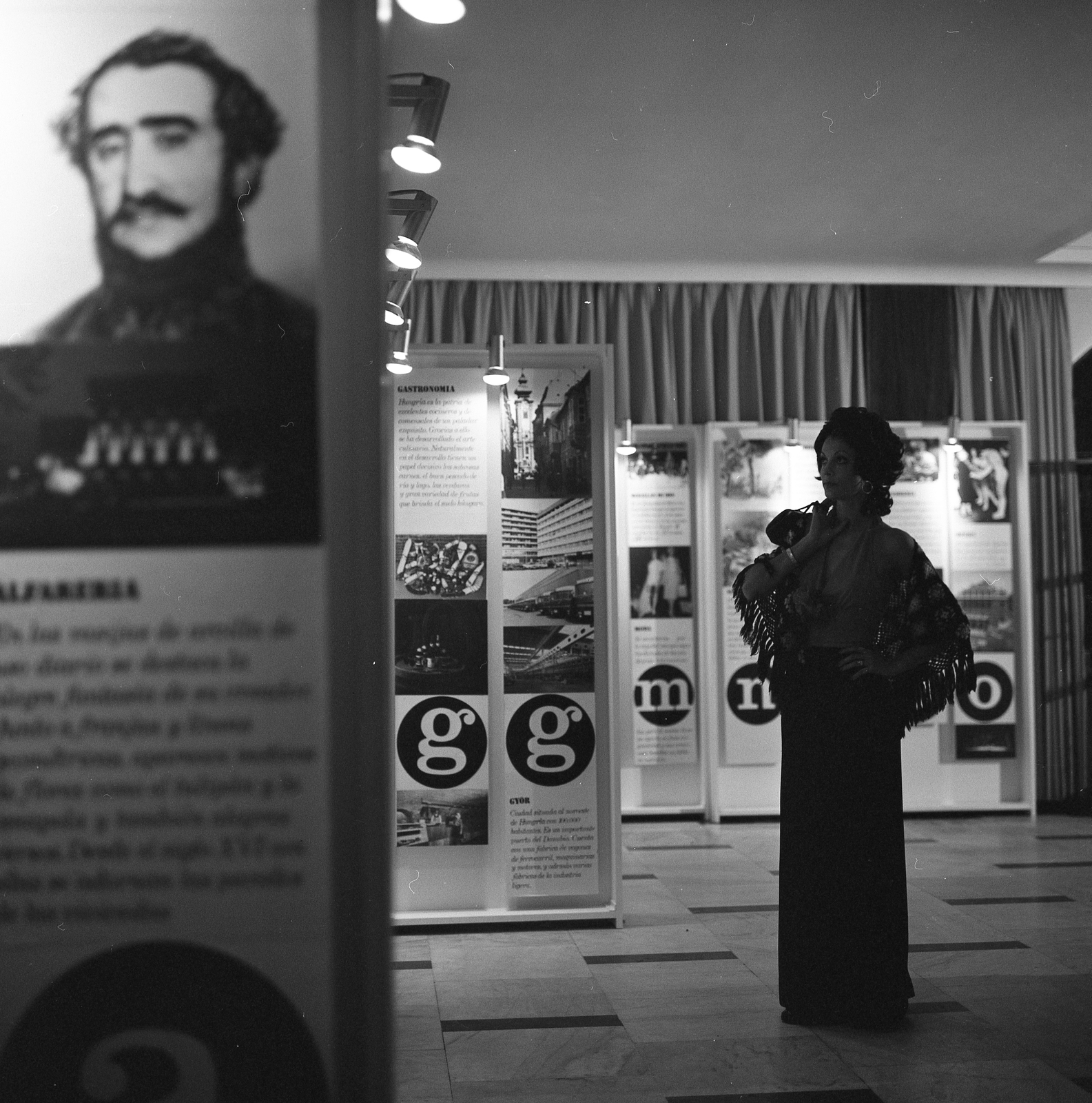 Spain,Canary Islands, Csató Mari manöken., 1973, Schiffer Pál, exhibition, Fortepan #44715